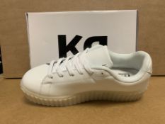 (NO VAT) 6 X BRAND NEW WHITE LIGHT UP TRAINERS SIZE i13