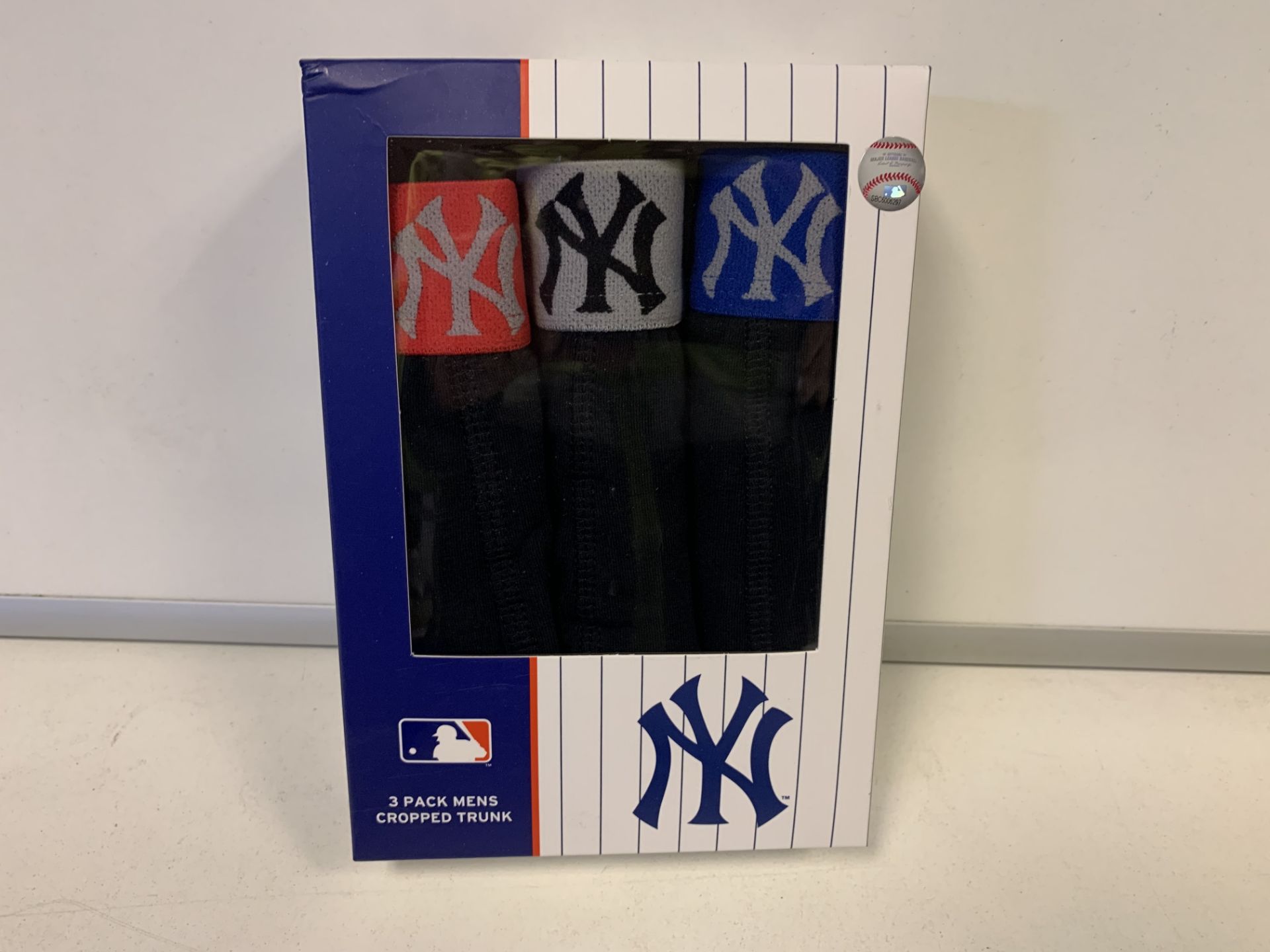 16 X BRAND NEW 3 PACK NEW YORK YANKEES BOXERS SIZE LARGE
