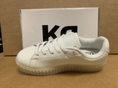 (NO VAT) 6 X BRAND NEW WHITE LIGHT UP TRAINERS SIZE i13