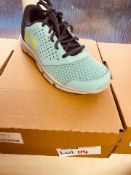 NEW & BOXED UNDER ARMOUR BLUE SIZE JUNIOR 4 (114/7)