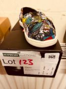 NEW & BOXEDTOMS MUTLI MARVEL COMIC POP PRINT SHOE SIZE INFANT 4 (123/7)