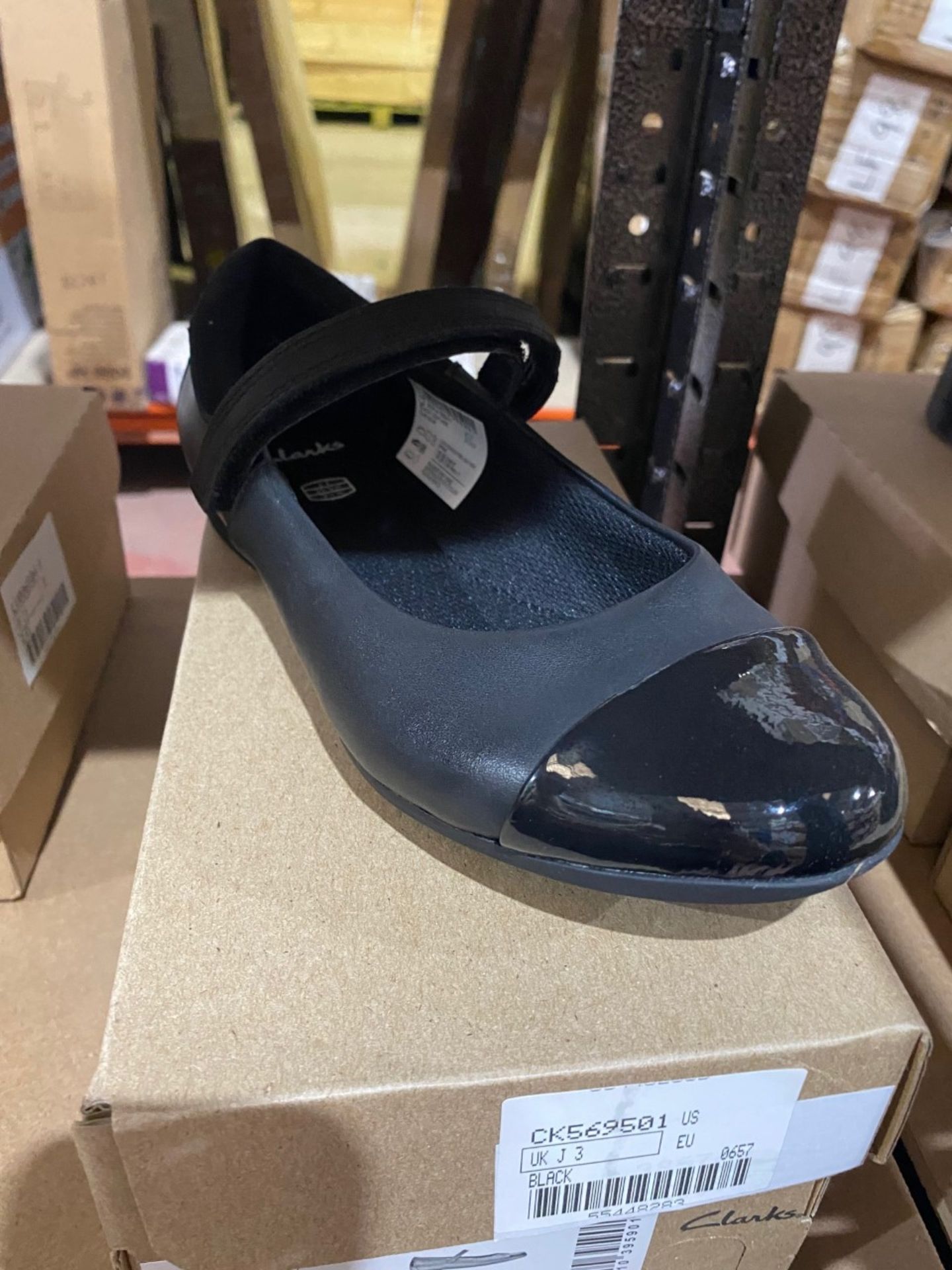 NEW & BOXED CLARKS BLACK SHOE SIZE JUNIOR 3