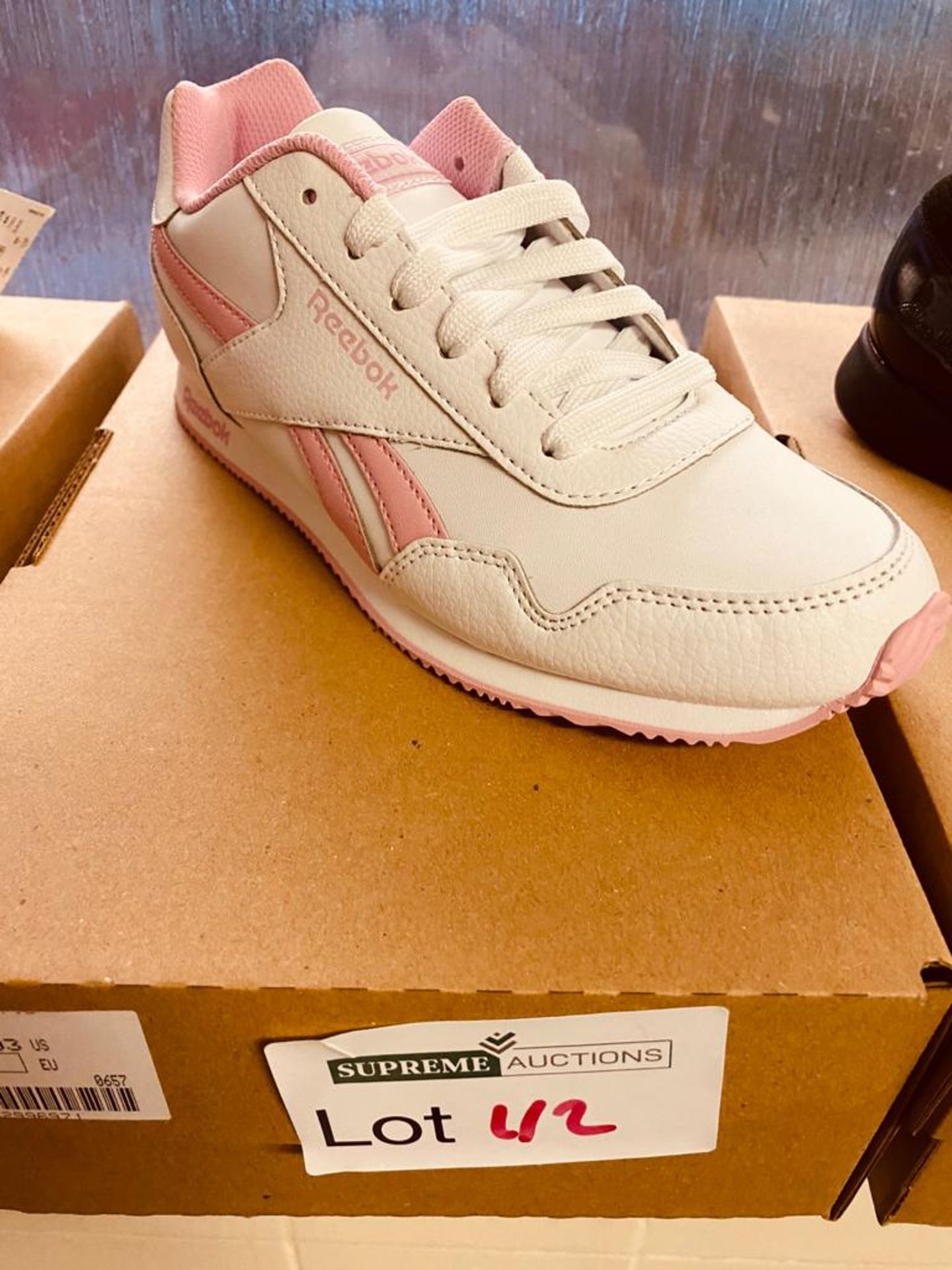 NEW & BOXED REEBOK TRAINERS PINK AND WHITE SIZE J5 (112/7)