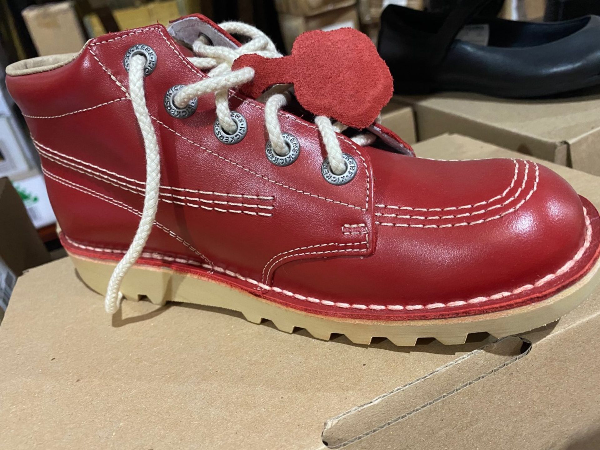 NEW & BOXED KICKERS RED SHOE SIZE UK 4 - Image 2 of 2