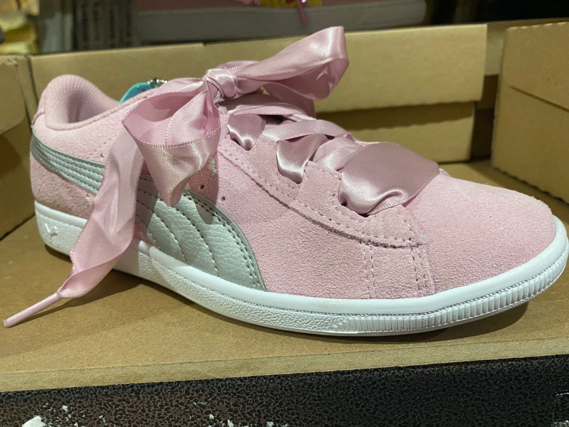 NEW & BOXED PUMA PINK RIBBON TRAINERS SIZE JUNIOR 4