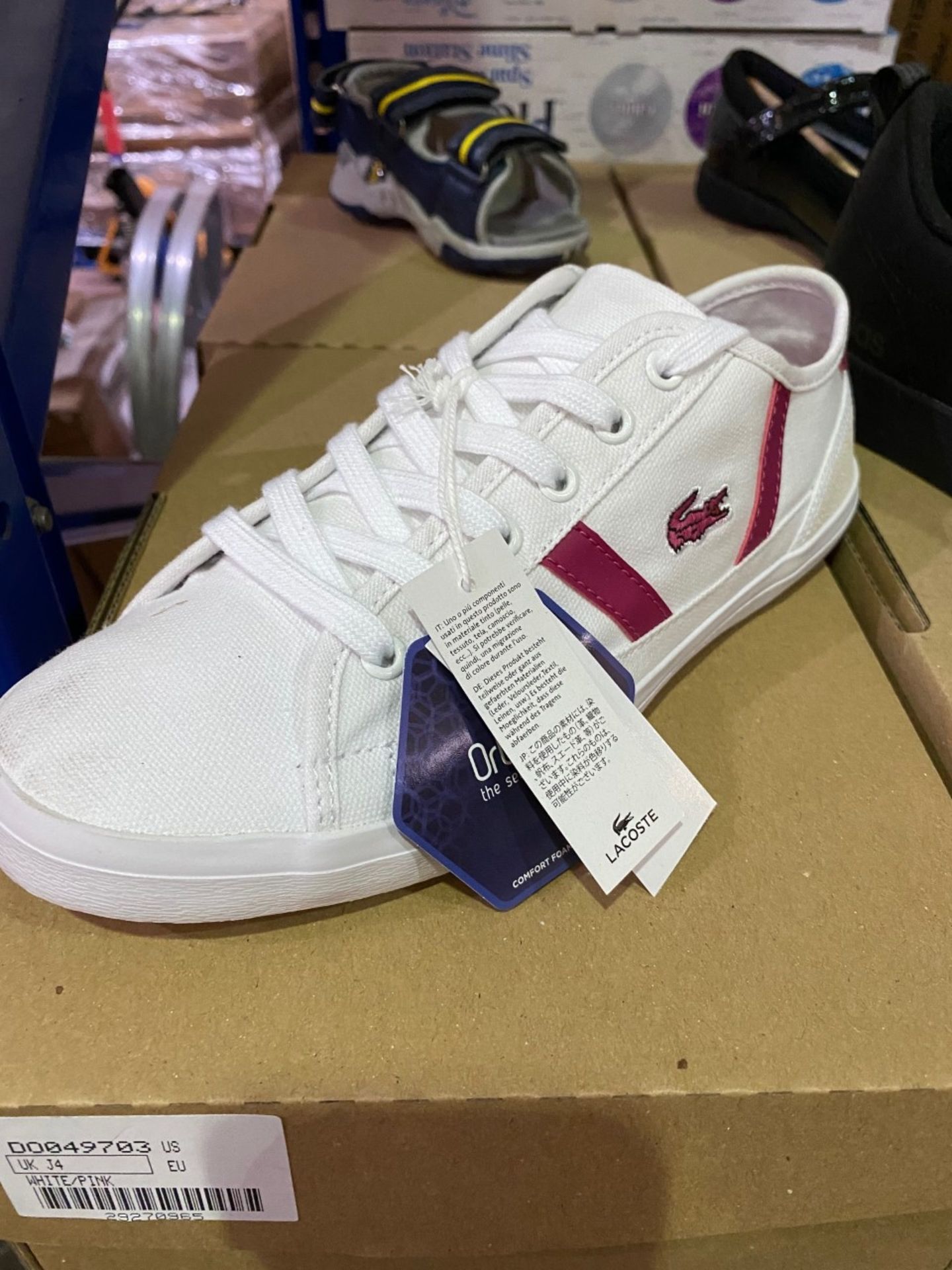 NEW & BOXED LACOSTE WHITE/PINK TRAINERS SIZE JUNIOR 4 - Image 2 of 2