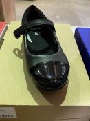 NEW & BOXED CLARKS BLACK SHOE SIZE JUNIOR 4