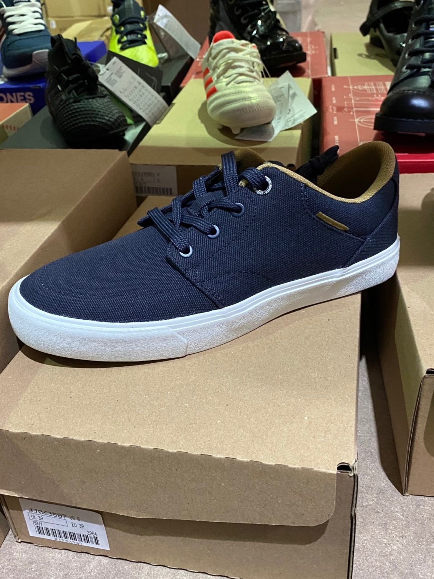 NEW & BOXED JACK & JONES NAVY TRAINER/SHOE SIZE UK 6 - Image 2 of 2