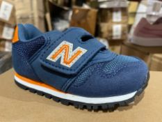 NEW & BOXED NEW BALANCE VELCROW TRAINERS NAVY SIZE INFANT 5 (37/14)