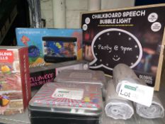 MIXED LOT INCLUDING JUGGLING BALLS, BIN LINERS, BUBBLE LIGHT, MIRROR BULB LIGHT, ETC (176/16)