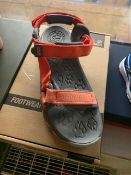 NEW & BOXED JACK WOLFSKIN CORAL SANDAL SIZE JUNIOR 5