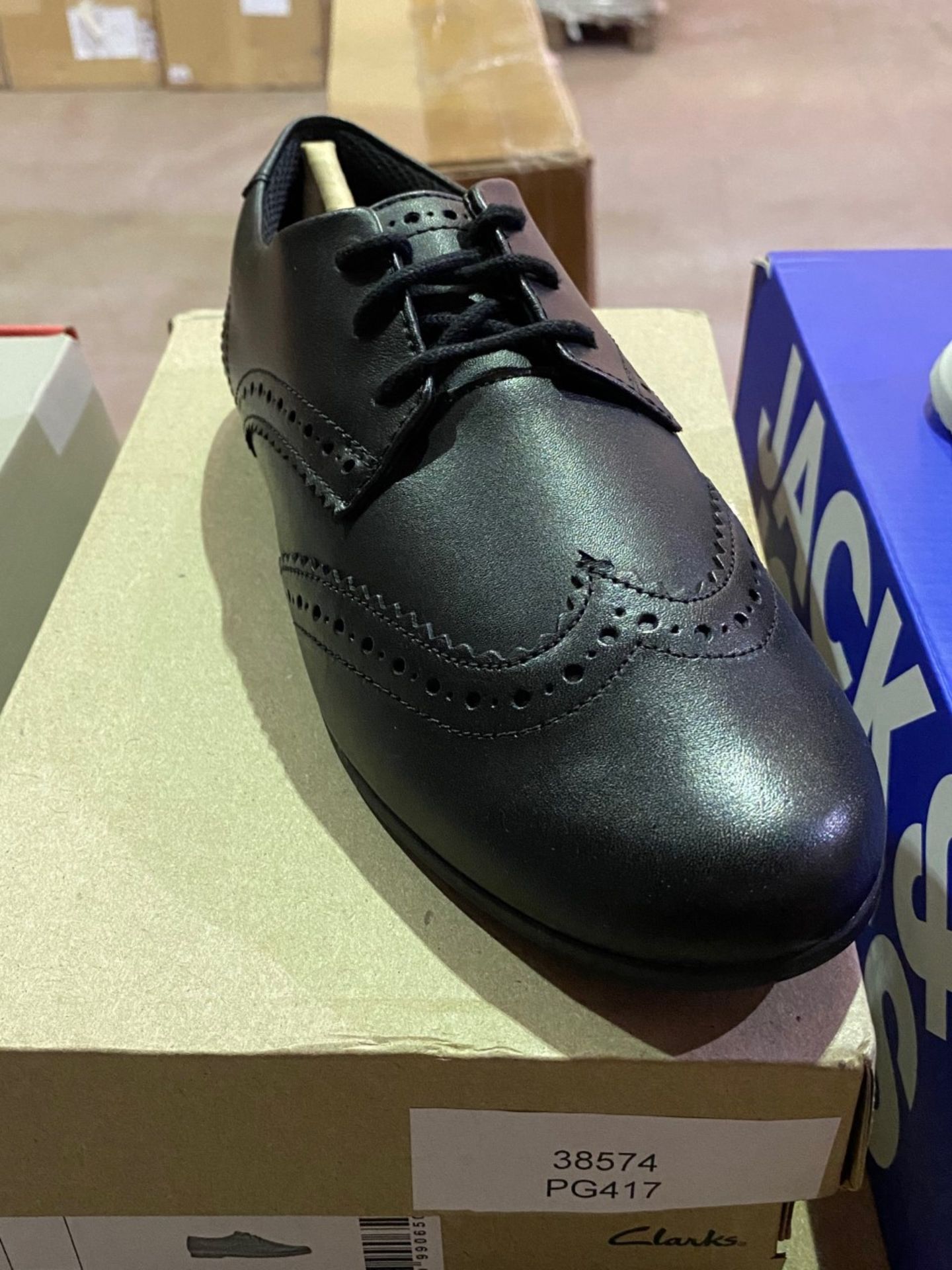 NEW & BOXED CLARKS BLACK FORMAL SHOE SIZE JUNIOR 4