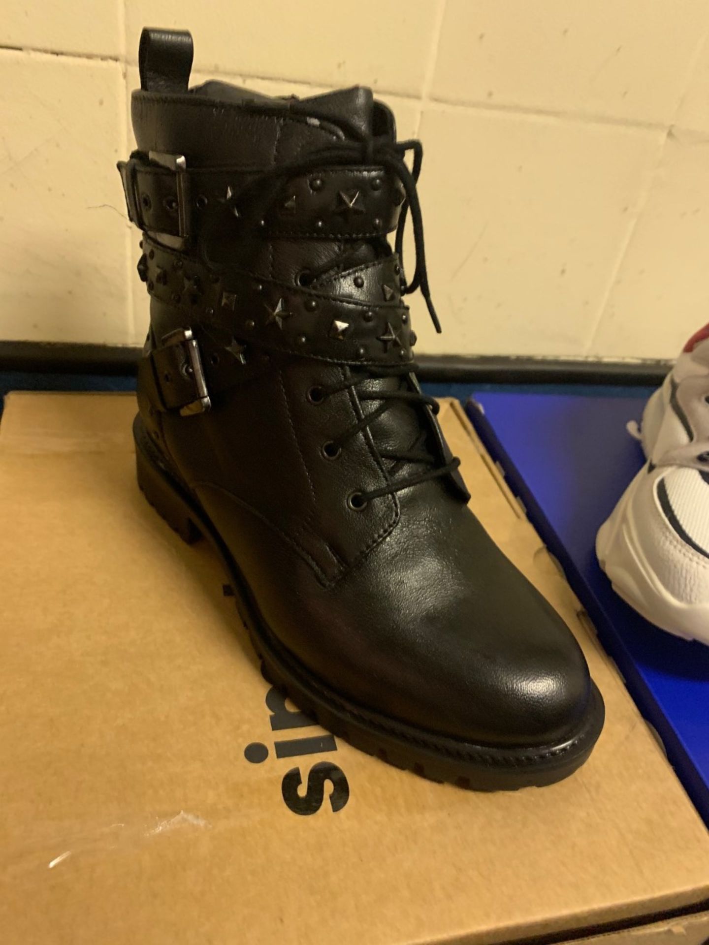 NEW & BOXED BLACK BIKER BOOT SIZE JUNIOR 4