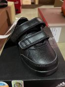 NEW & BOXED ADIDAS BLACK TRAINER SIZE INFANT 4