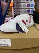 NEW & BOXED LACOSTE WHITE/PINK TRAINERS SIZE JUNIOR 4