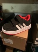 NEW & BOXED ADIDAS BLACK/WHITE TRAINER SIZE INFANT 6