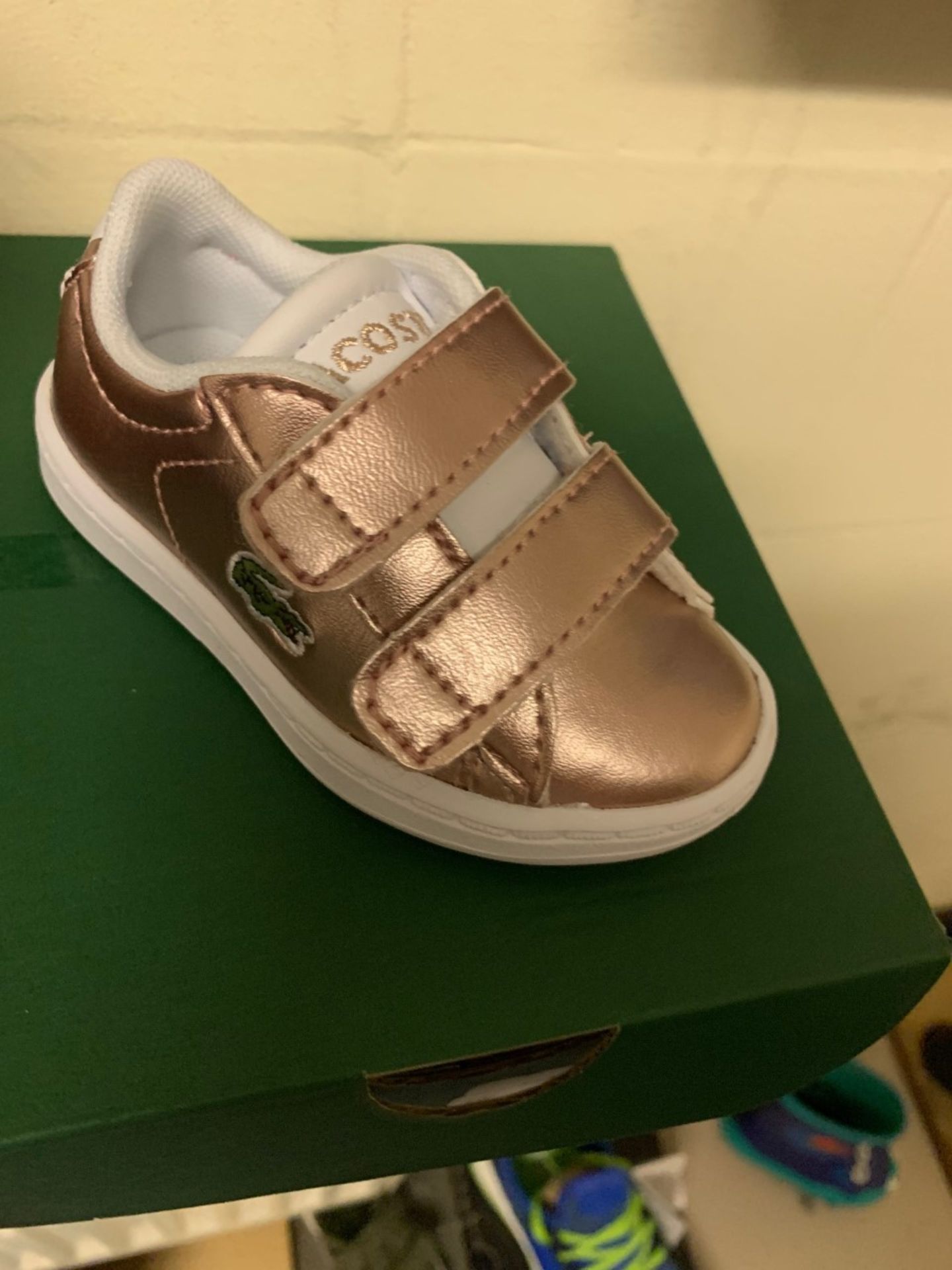 NEW & BOXED LACOSTE ROSE GOLD TRAINER SIZE INFANT 3 - Image 2 of 2