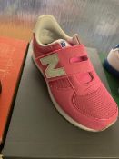 NEW & BOXED NEW BALANCE PINK TRAINER SIZE JUNIOR 2