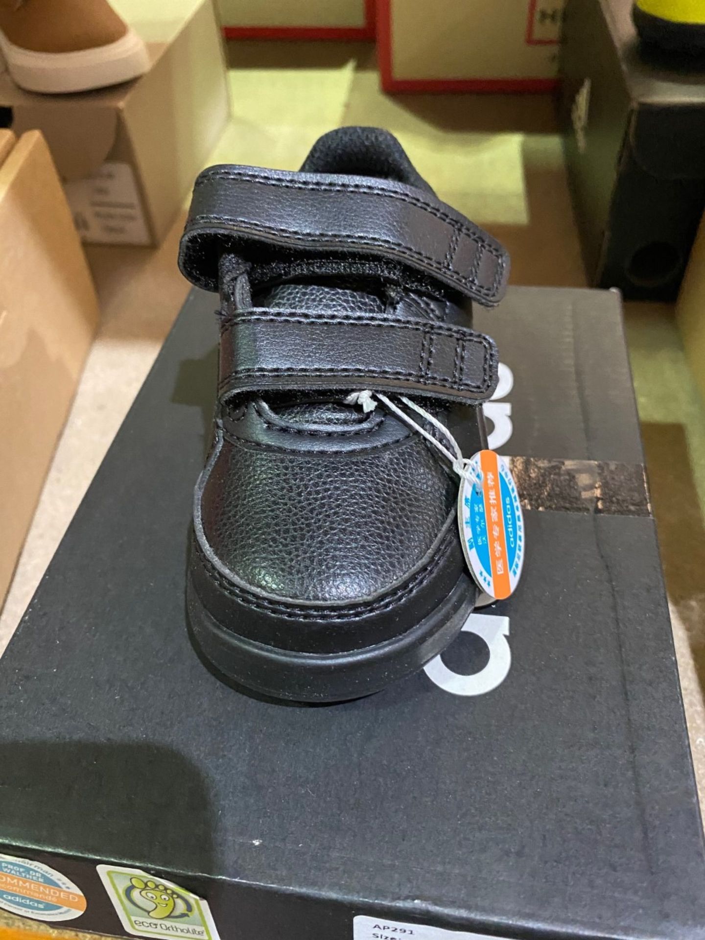 NEW & BOXED ADIDAS BLACK TRAINER SIZE INFANT 4 - Image 2 of 2