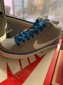 NEW & BOXED NIKE GREY/BLUE TRAINERS SIZE JUNIOR 4