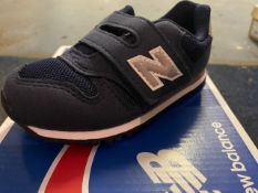 NEW & BOXED NEW BALANCE NAVY TRAINER SIZE INFANT 8