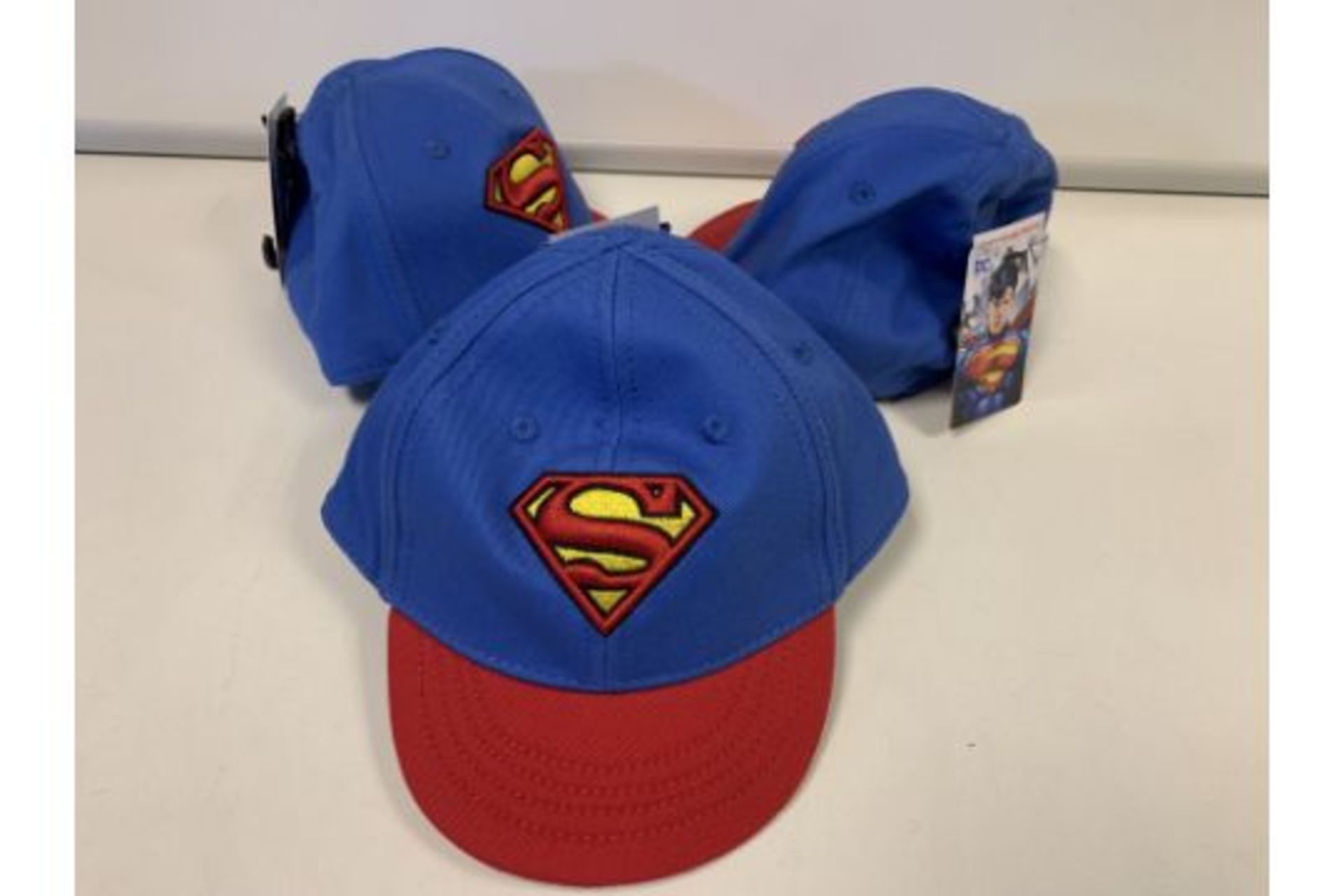(NO VAT) 30 X BRAND NEW CHILDRENS OFFICIAL SUPERMAN CAPS IN VARIOUS SIZES