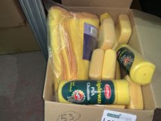 53 PIECE CAR CLEANING LOT INCLUDING CHAMOIS, SPONGES, CLOTH ETC