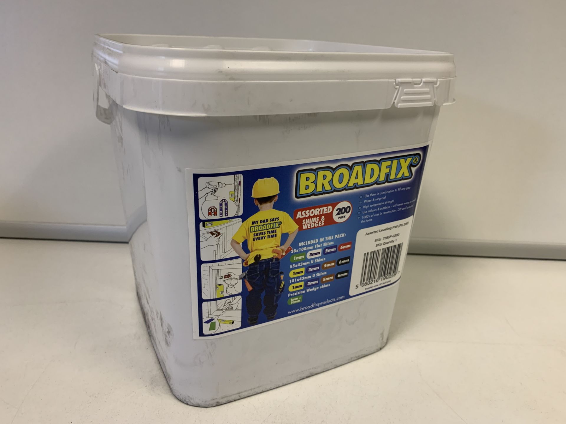 20 x NEW SEALED BOXES OF APPROX. 200 BROADFIX LEVELLING PAILS. RRP £19 PER BOX (APPROX. 4,000