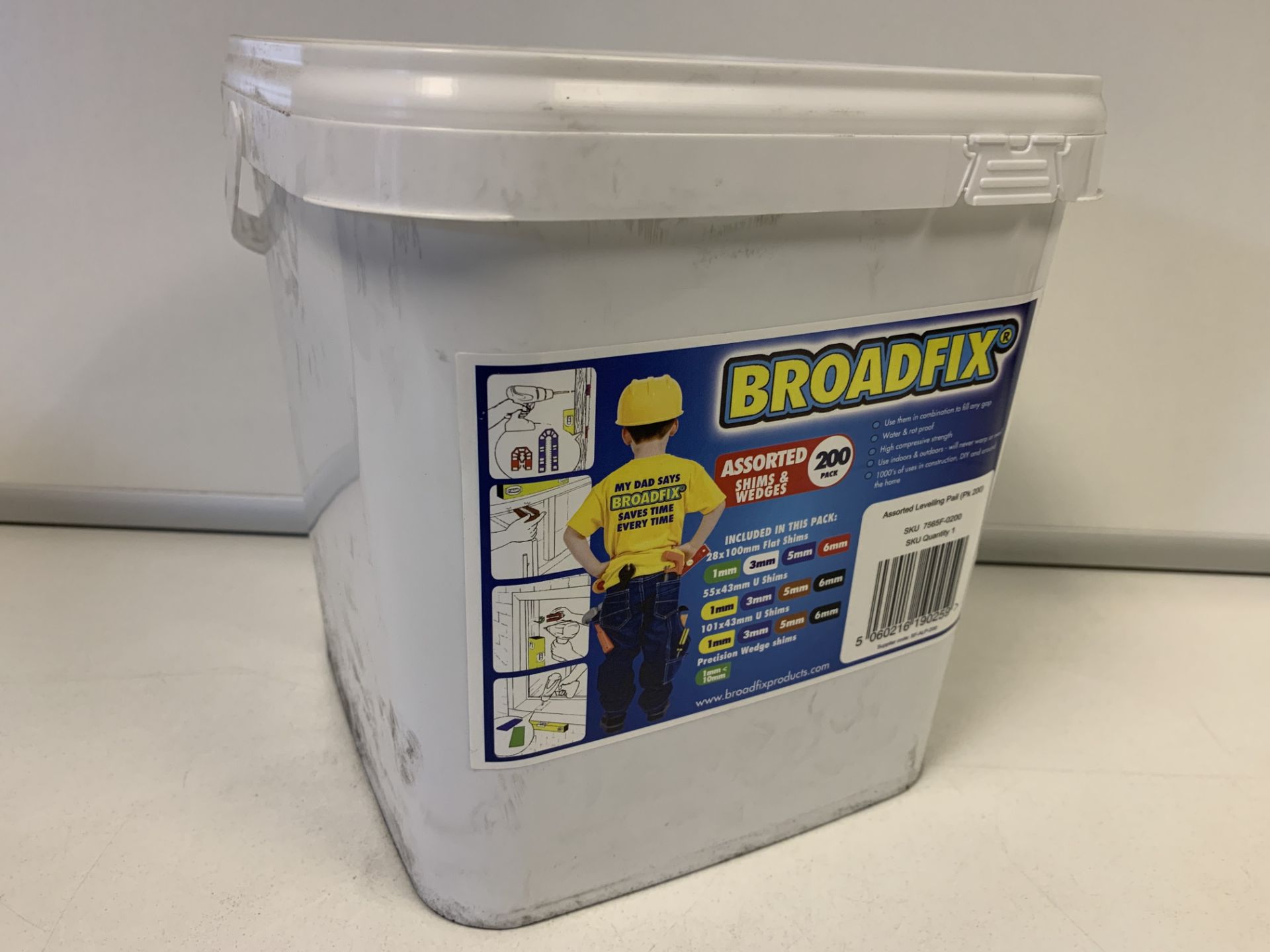 20 x NEW SEALED BOXES OF APPROX. 200 BROADFIX LEVELLING PAILS. RRP £19 PER BOX (APPROX. 4,000