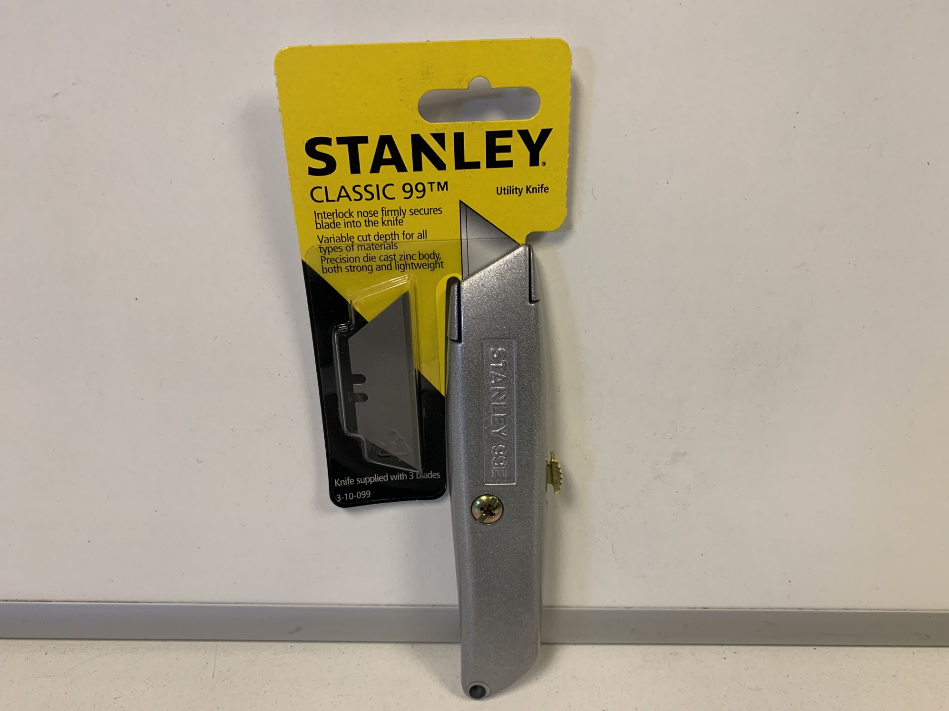 8 x NEW PACKAGED STANLEY CLASSIC 99 KNIFE WITH 3 BLADES (18+ ONLY - ID REQUIRED)