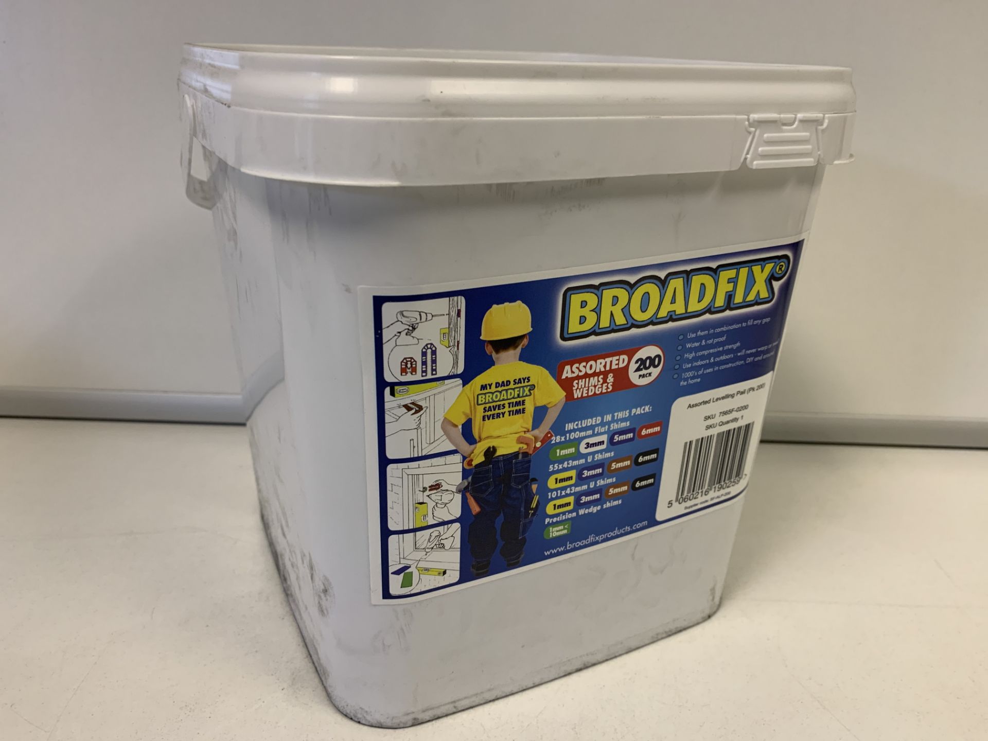 20 x NEW SEALED BOXES OF APPROX. 200 BROADFIX LEVELLING PAILS. RRP £19 PER BOX (APPROX. 4,000