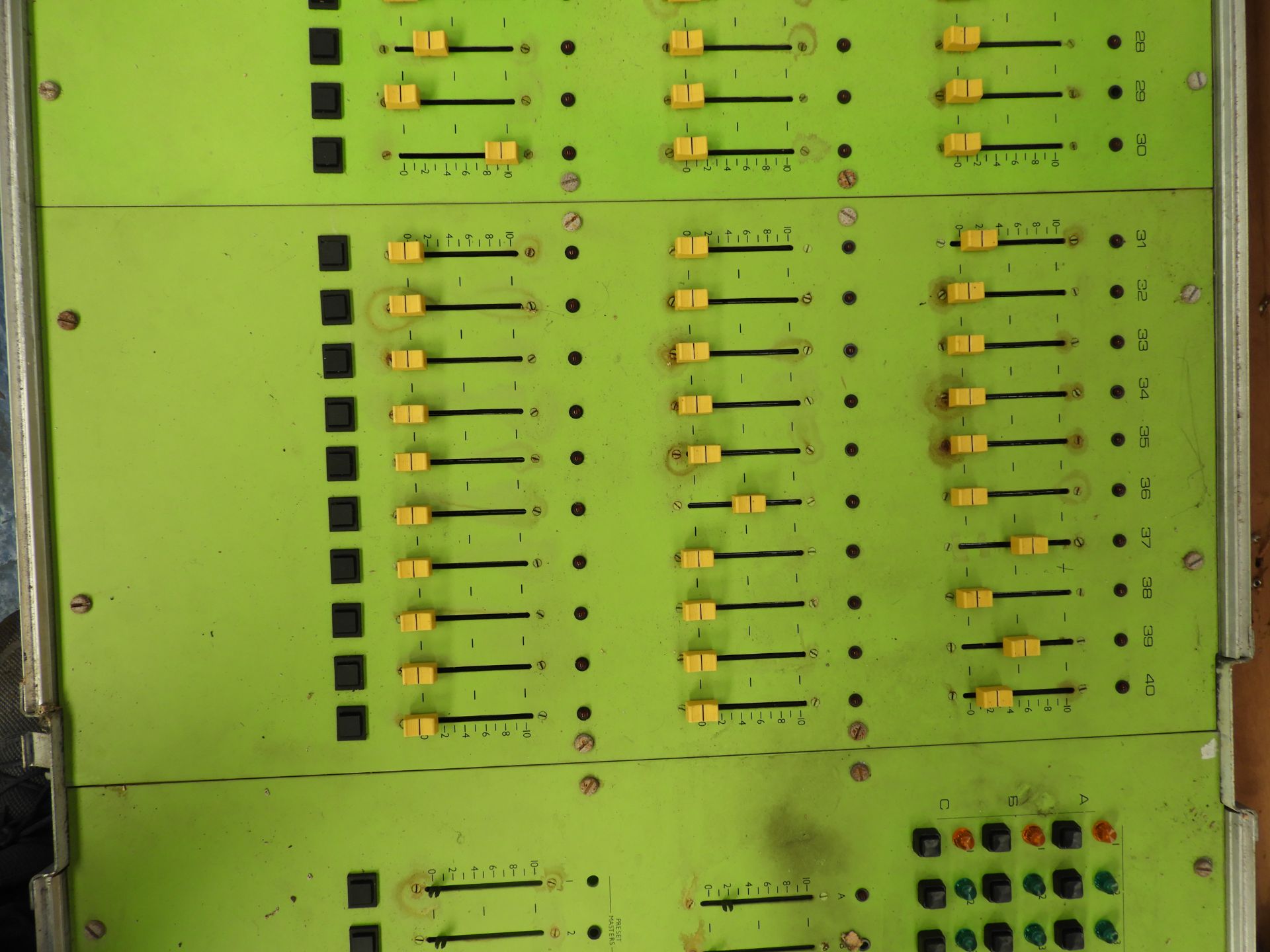 40 way 3 bank lighting console, built in to the flight case.