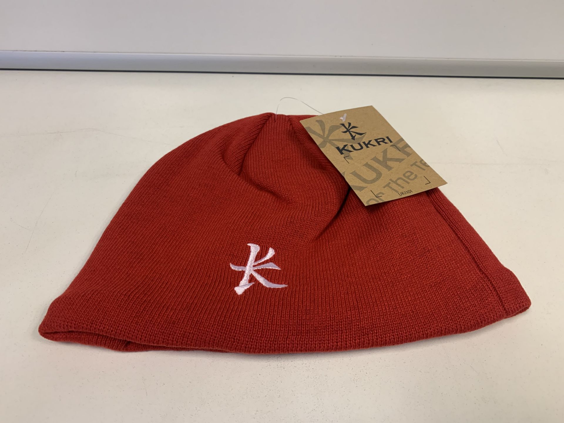 30 X BRAND NEW KUKRI RED BEANIE HATS (71/23)
