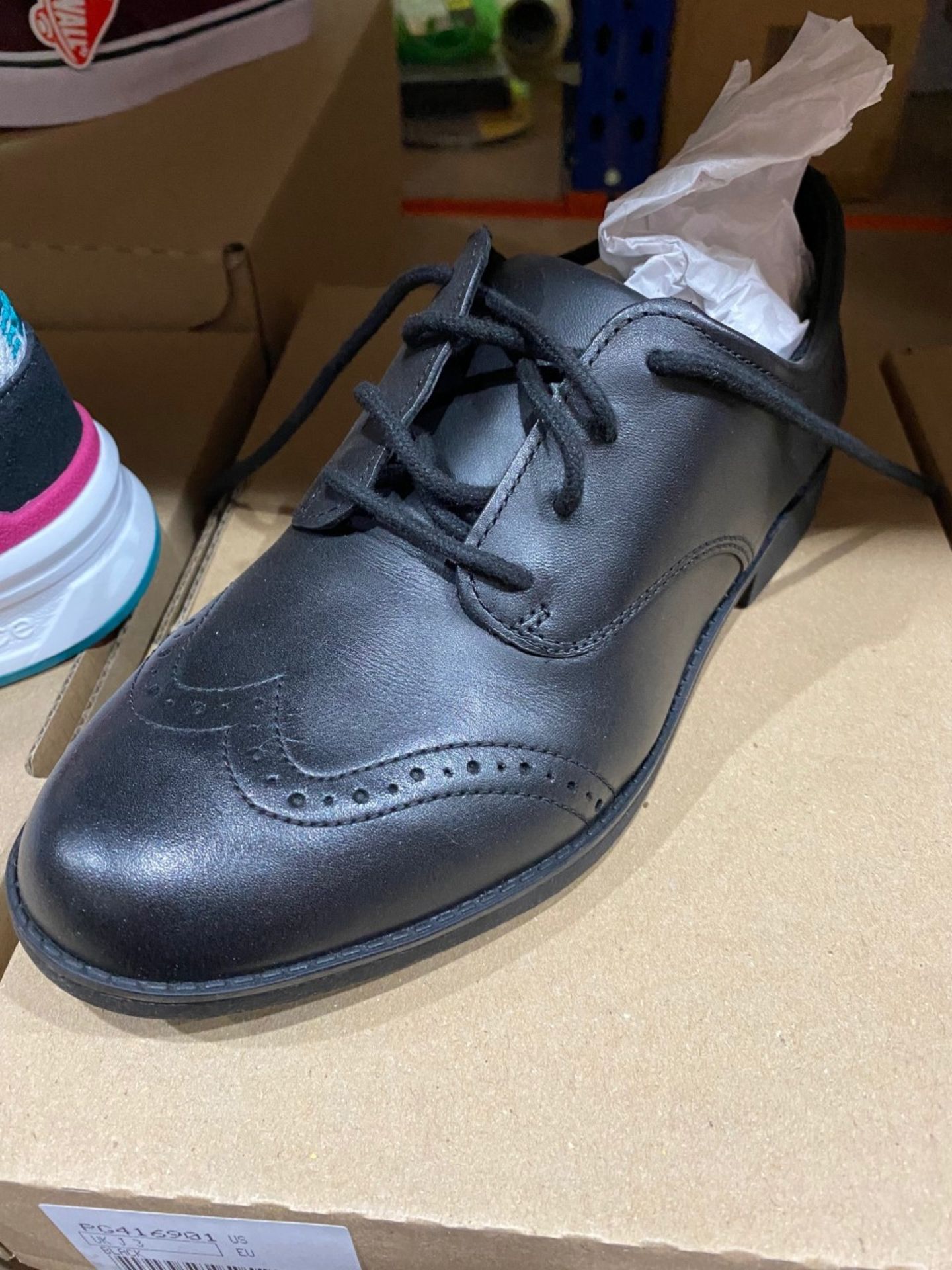 NEW & BOXED CLARKS BLACK SHOE SIZE JUNIOR 2