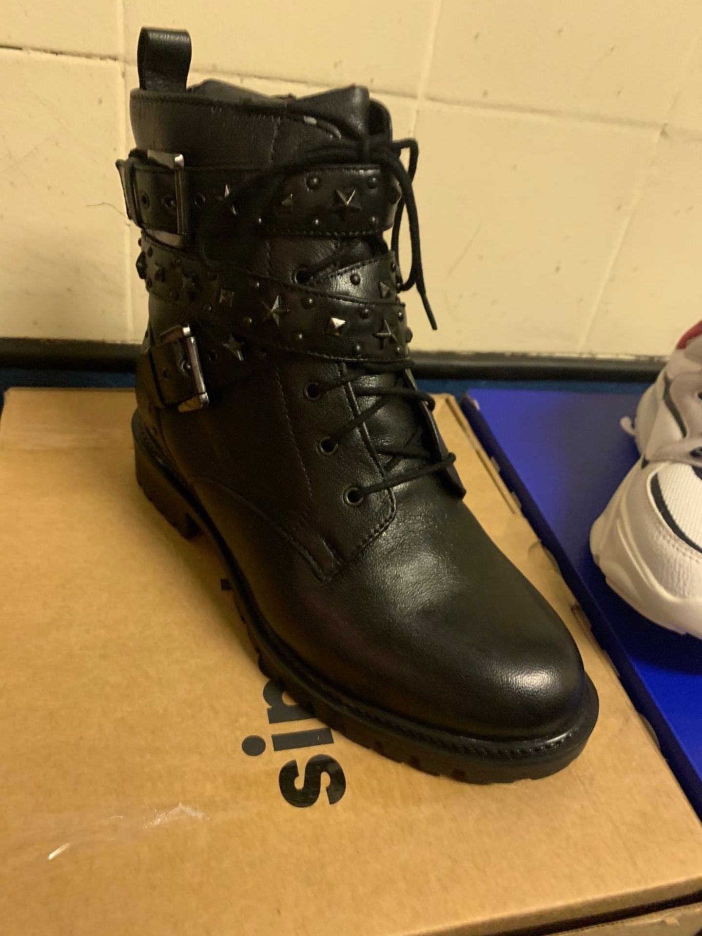 NEW & BOXED BLACK BIKER BOOT SIZE JUNIOR 4 (319/21) - Image 2 of 2