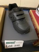 NEW & BOXED NEW BALANCE BLACK TRAINER SIZE INFANT 9 (300/21)