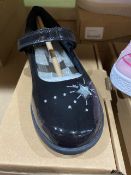 NEW & BOXED CLARKS BLACK STAR SHOE SIZE JUNIOR 1
