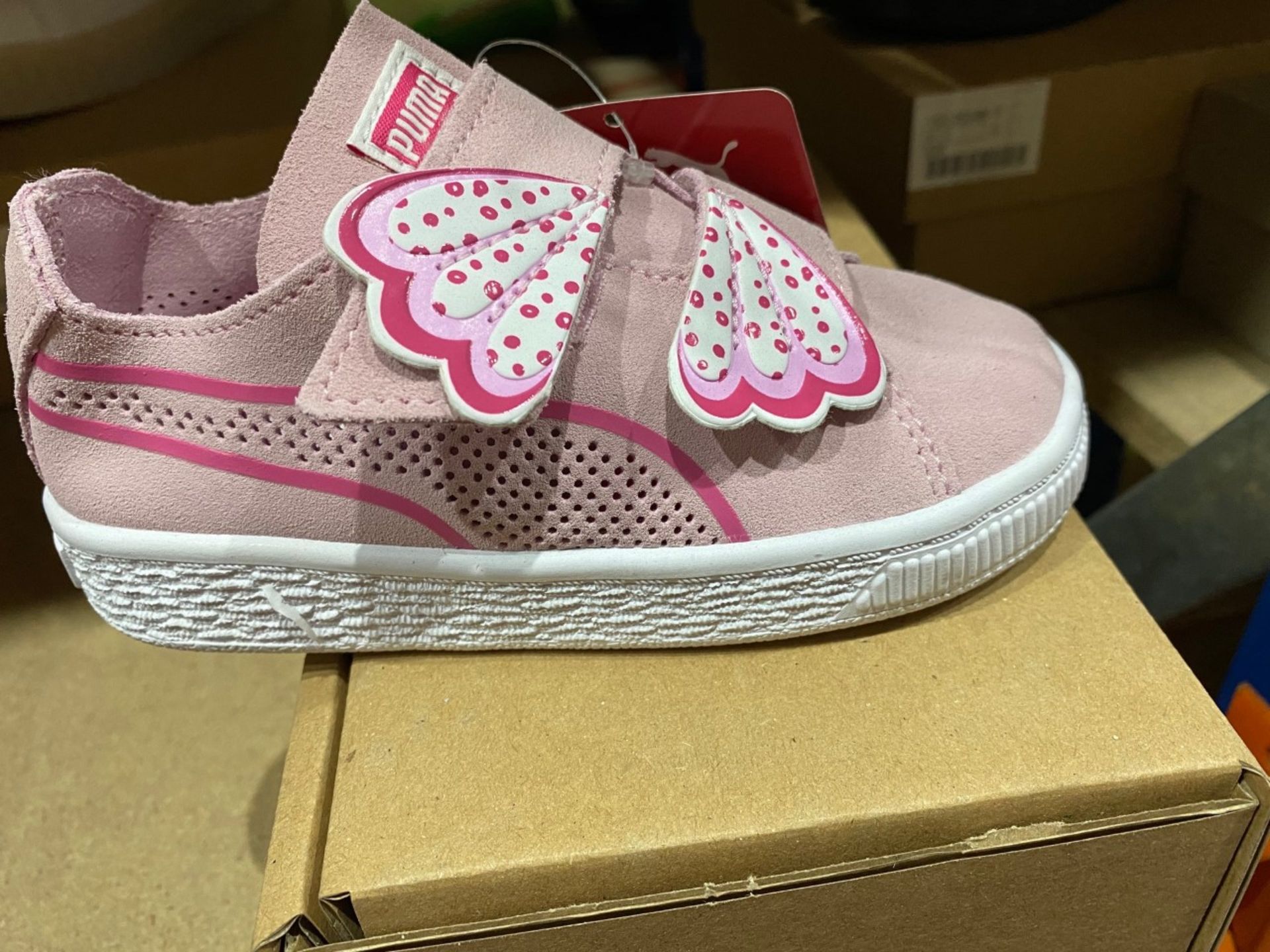 NEW & BOXED PUMA PINK BUTTERFLY TRAINER SIZE INFANT 8 - Image 2 of 2