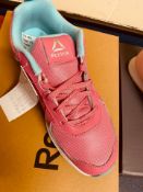 NEW & BOXED REEBOK TRAINERS SIZE JUNIOR 5 (106/7)
