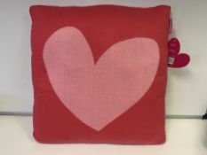 10 X BRAND NEW AGATHA RUIZ DE LA PRADA CORAZON FUCSIA ROSA CUSHIONS 45 X 45CM RRP £40 EACH (628/23)