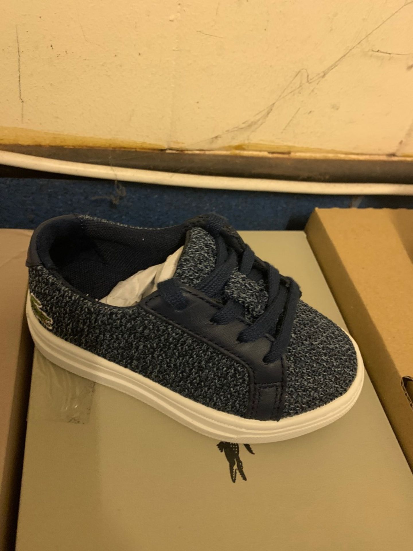 NEW & BOXED LACOSTE NAVY TRAINER INFANT SIZE 5 (292/21) - Image 2 of 2