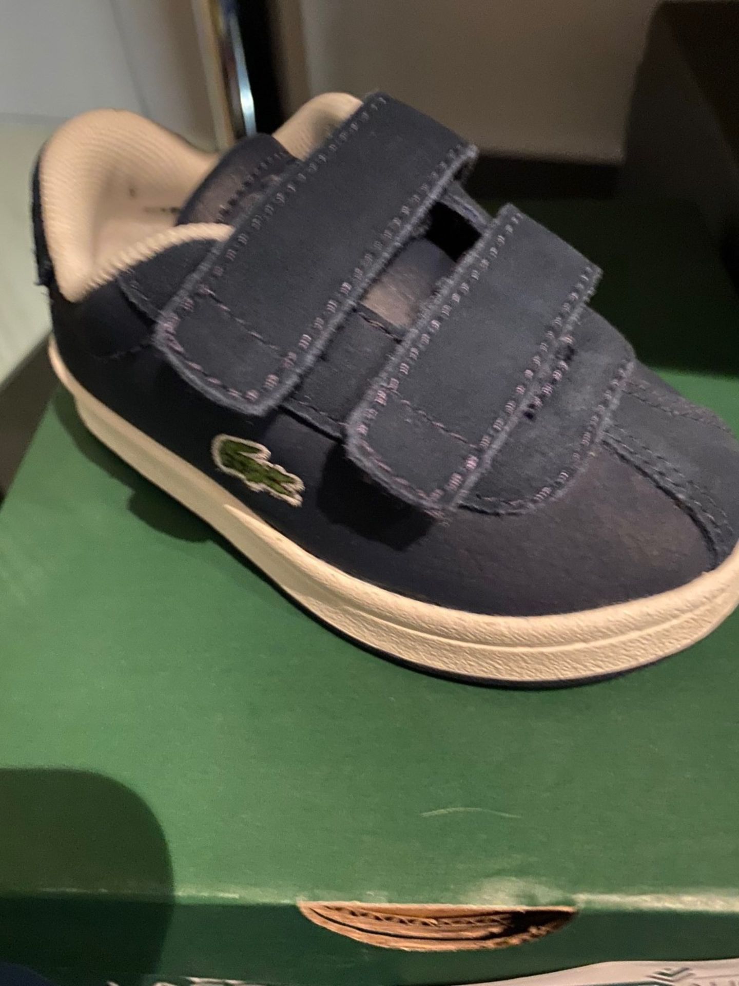 NEW & BOXED LACOSTE NAVY TRAINER SIZE INFANT 4 (193/21)