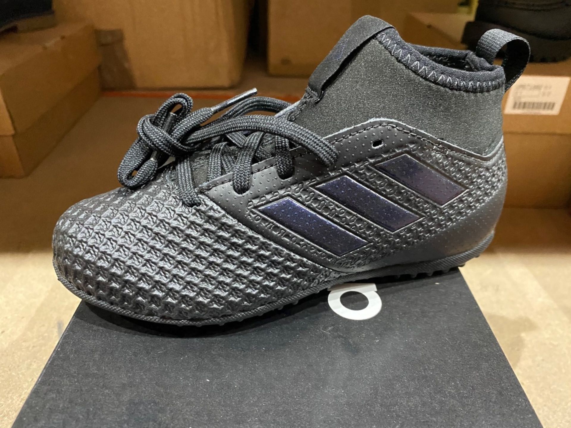 NEW & BOXED ADIDAS BLACK FOOTBALL BOOT SIZE INFANT 12 - Image 2 of 2