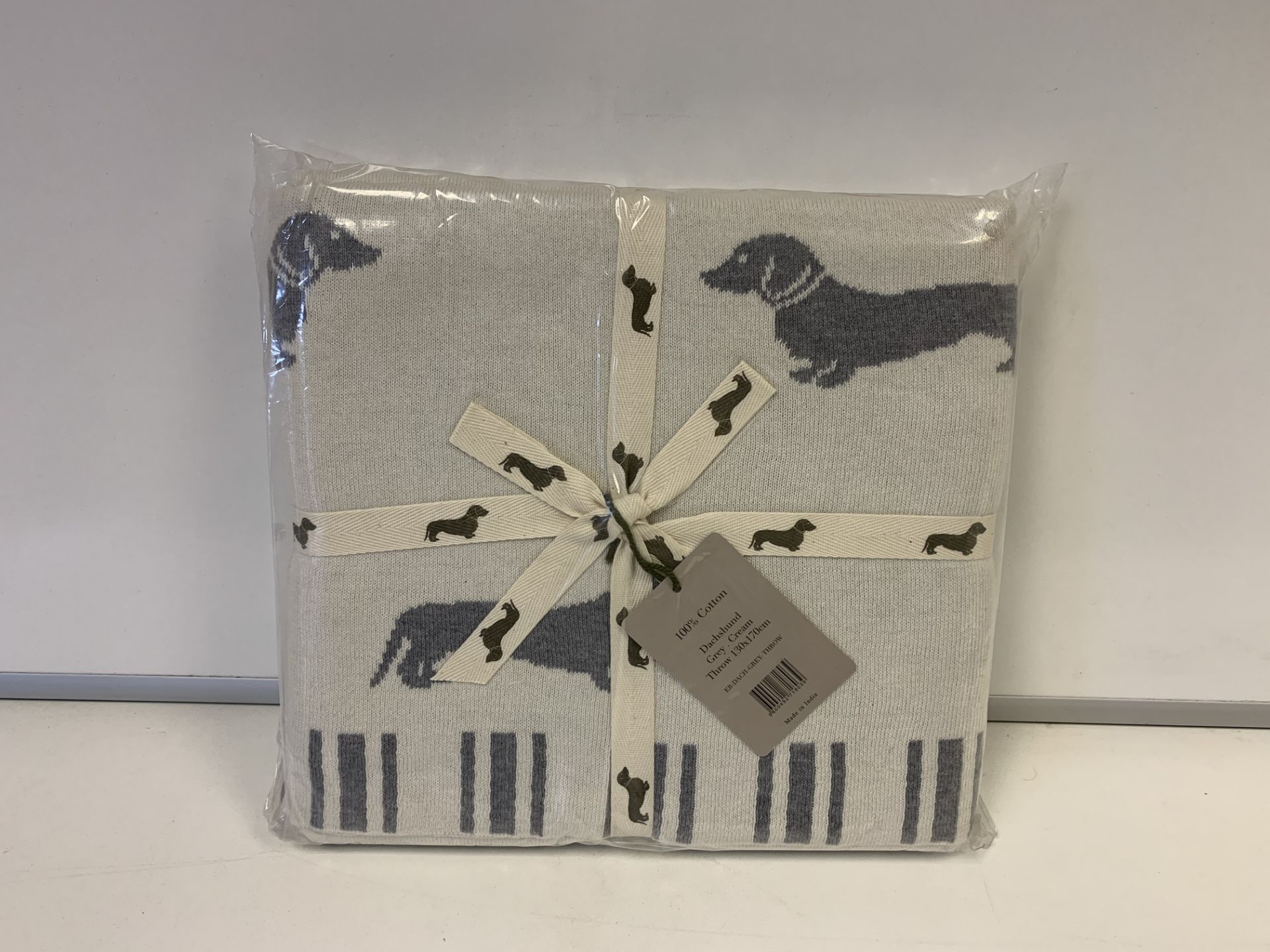 6 X BRAND NEW EMILY BOND DACHSHUND GREY THROWS SIZE 130 X 170CM RRP £65 EACH