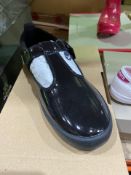 NEW & BOXED KICKERS BLACK PATENT SHOE SIZE JUNIOR 4 (397/28)