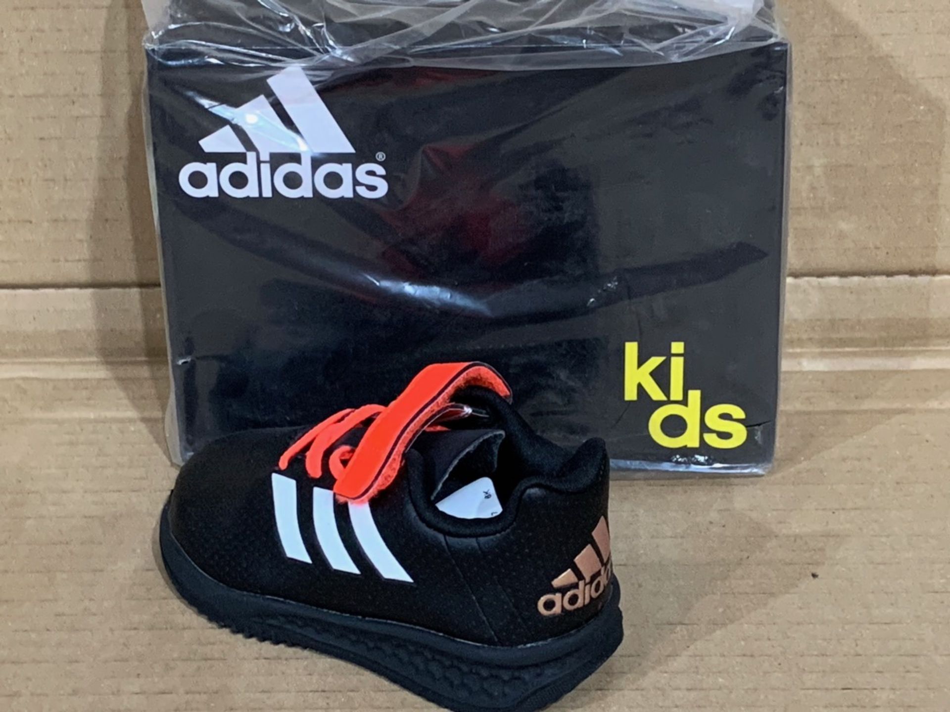 (NO VAT) 2 X NEW BOXED PAIRS OF ADDIDAS TRAINERS SIZE INFANT UK 6