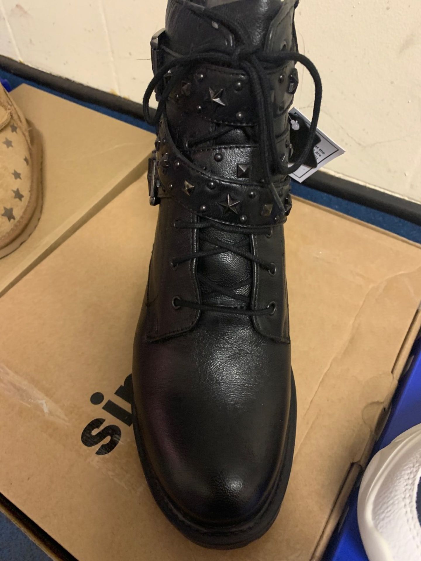 NEW & BOXED BLACK BIKER BOOT SIZE JUNIOR 4 (319/21)