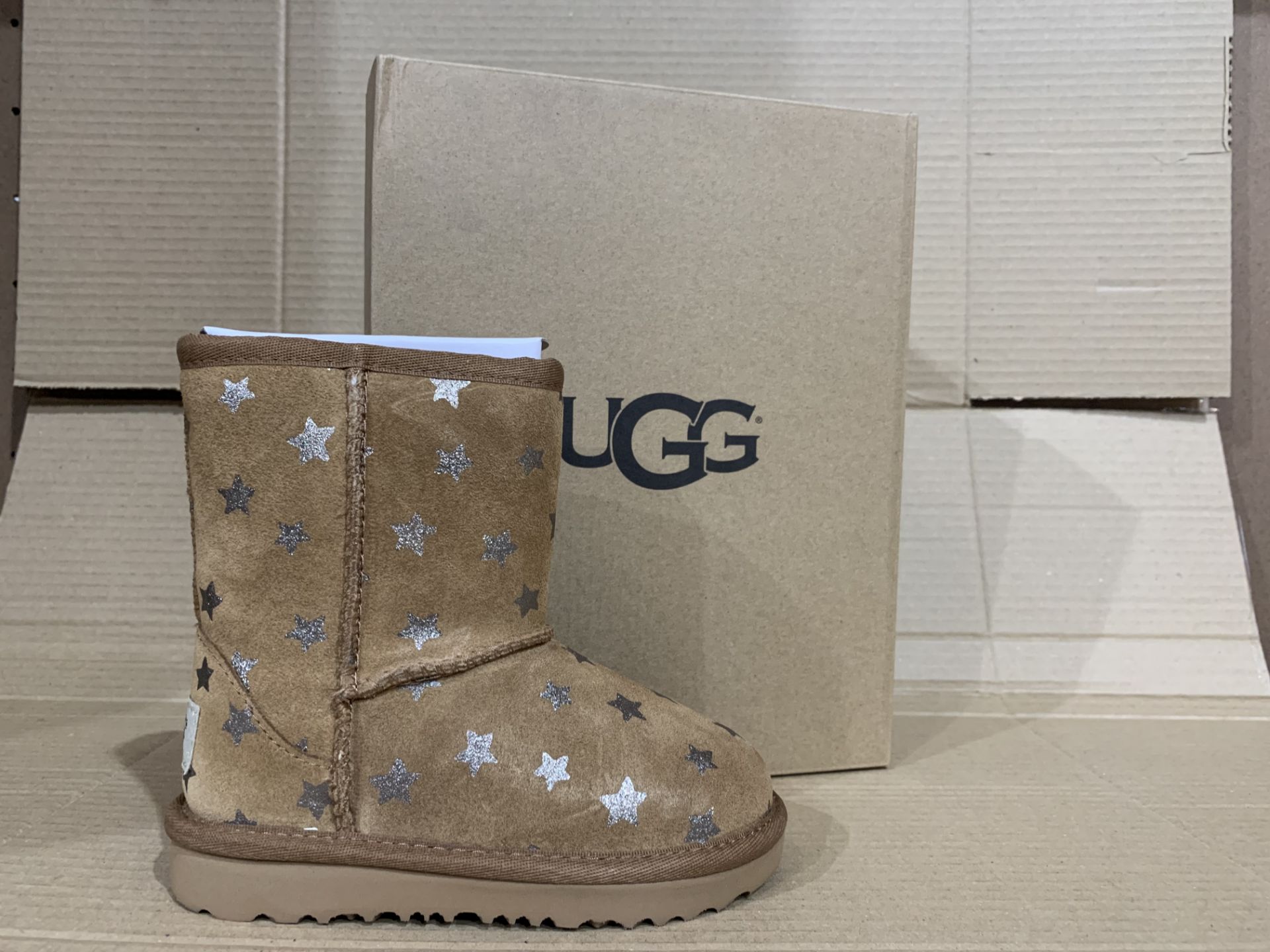 (NO VAT) 3 x NEW BOXED PAIRS OF CHESTNUT UGG BOOTS. SIZE INFANT 7