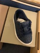 NEW & BOXED LACOSTE NAVY TRAINER INFANT SIZE 5 (292/21)
