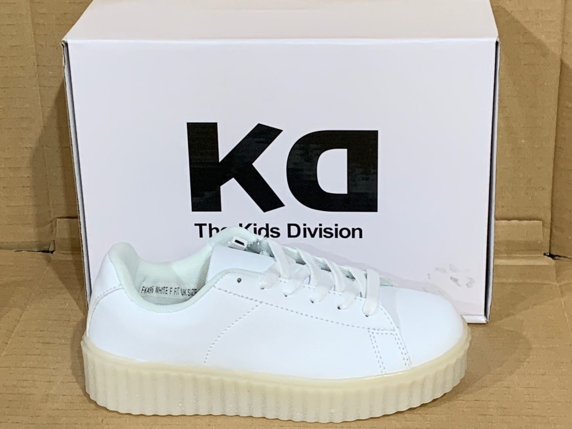 (NO VAT) 6 X NEW BOXED PAIRS OF WHITE KIDS DIVISION TRAINERS SIZE UK JUNIOR 2